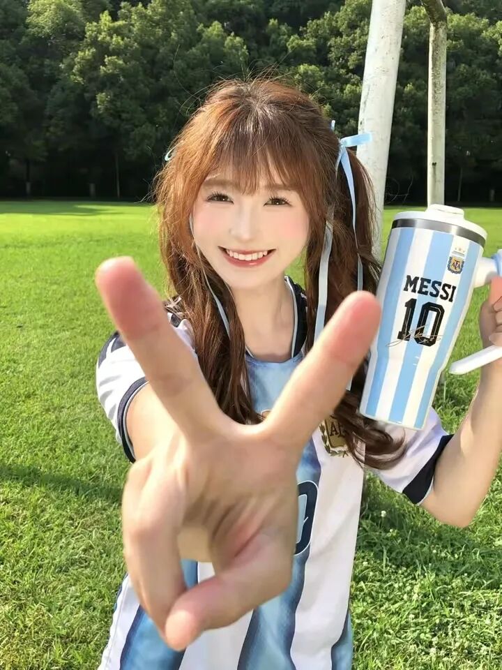 世界杯足球风写真怎么拍？9个姿势教你拍出甜妹感大片-第8张图片-风享汇