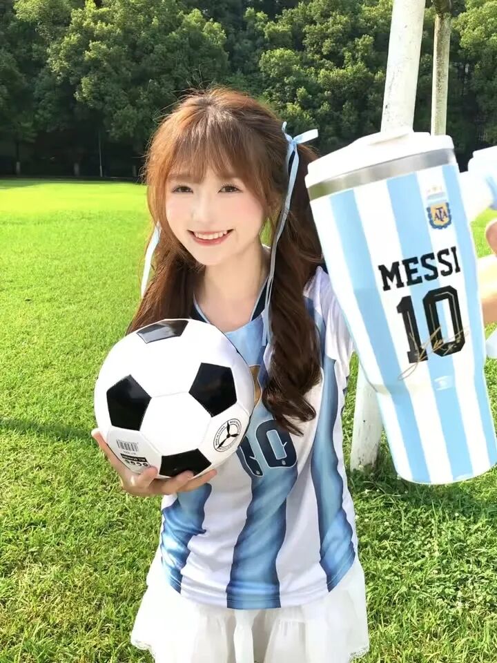 世界杯足球风写真怎么拍？9个姿势教你拍出甜妹感大片-第7张图片-风享汇
