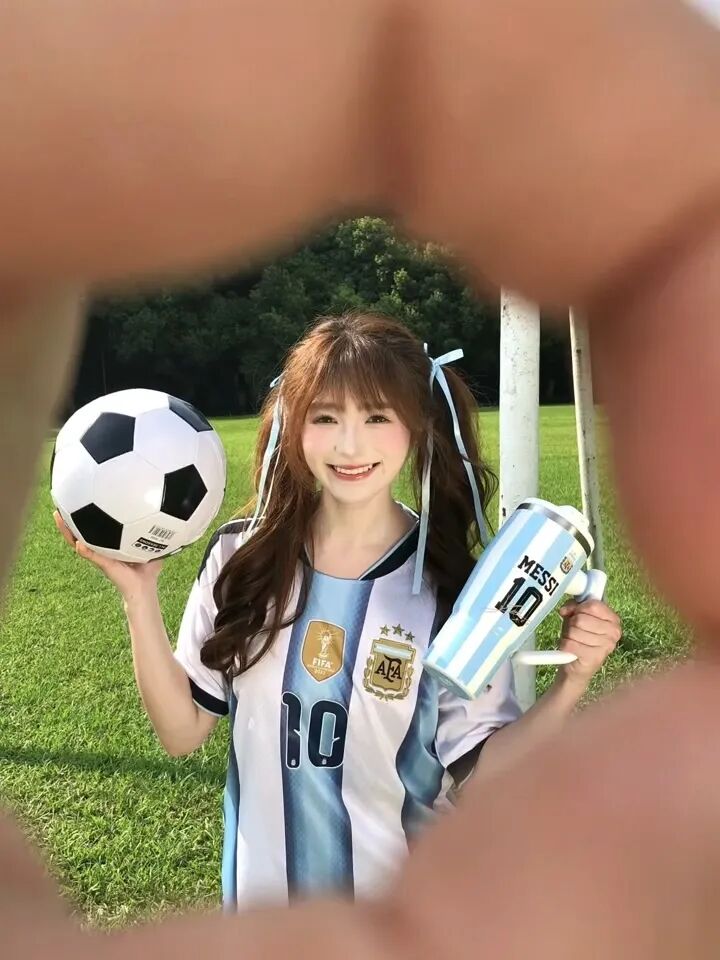 世界杯足球风写真怎么拍？9个姿势教你拍出甜妹感大片-第10张图片-风享汇