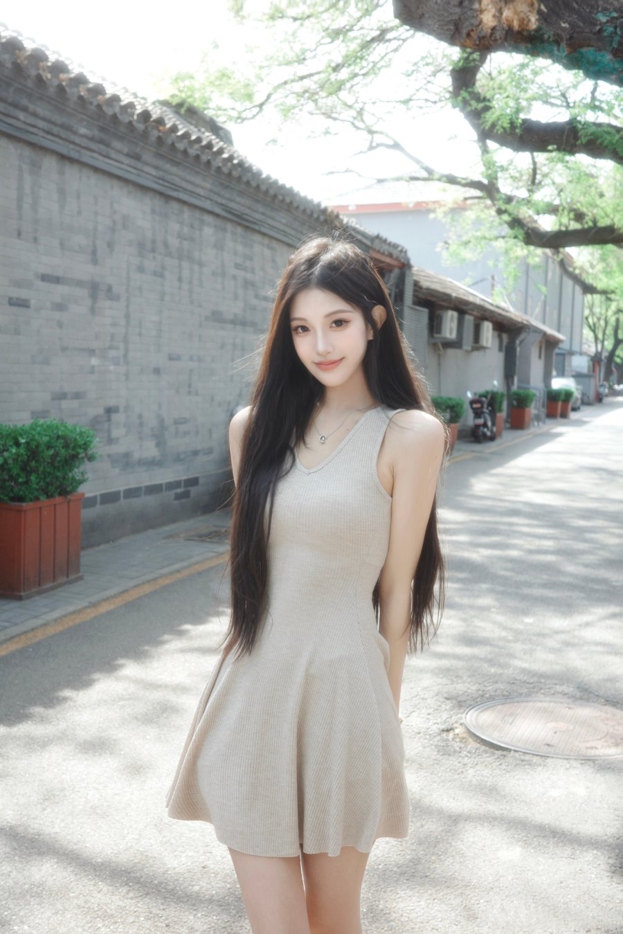 灰墙青瓦间，胡同里光影里的少女诗篇-第5张图片-风享汇