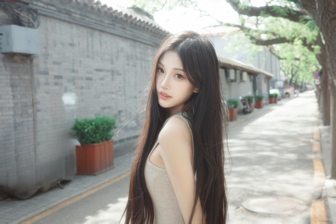 灰墙青瓦间，胡同里光影里的少女诗篇-第6张图片-风享汇