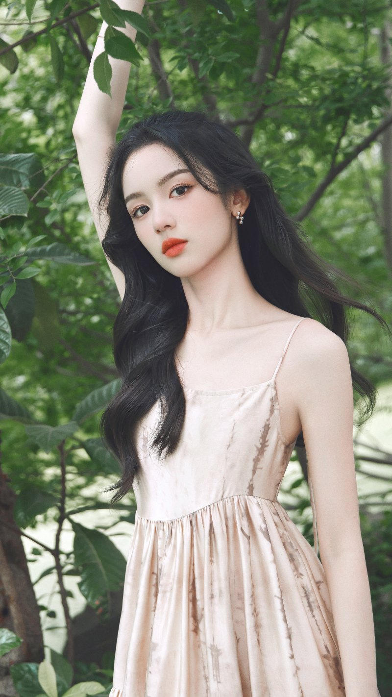 周也露背裙，清冷少女🍃-第3张图片-风享汇