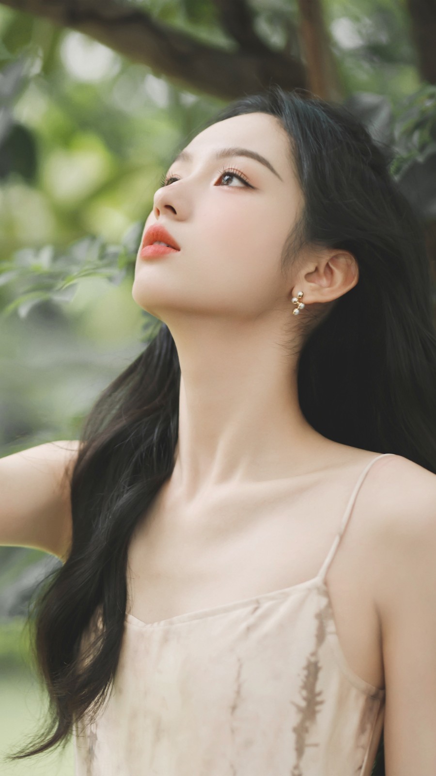 周也露背裙，清冷少女🍃-第9张图片-风享汇