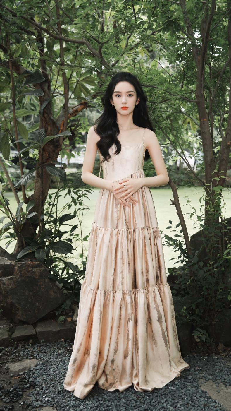周也露背裙，清冷少女🍃-第11张图片-风享汇