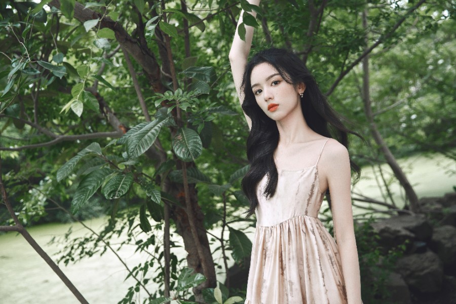 周也露背裙，清冷少女🍃-第12张图片-风享汇