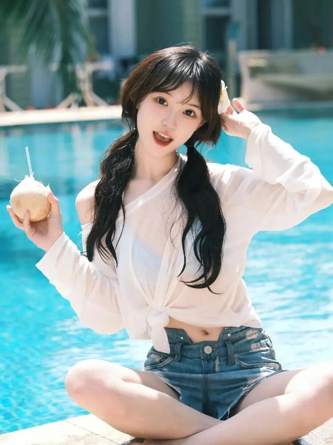 泳池甜妹写真怎么拍？这几个姿势显瘦又元气-第2张图片-风享汇