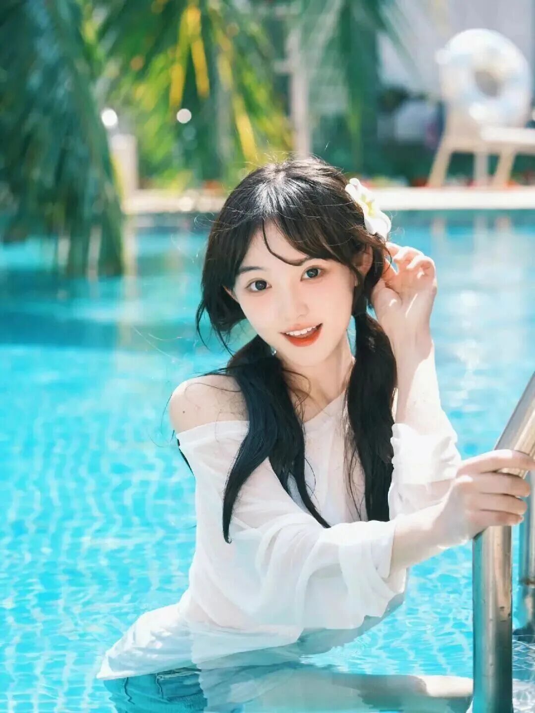 泳池甜妹写真怎么拍？这几个姿势显瘦又元气-第7张图片-风享汇