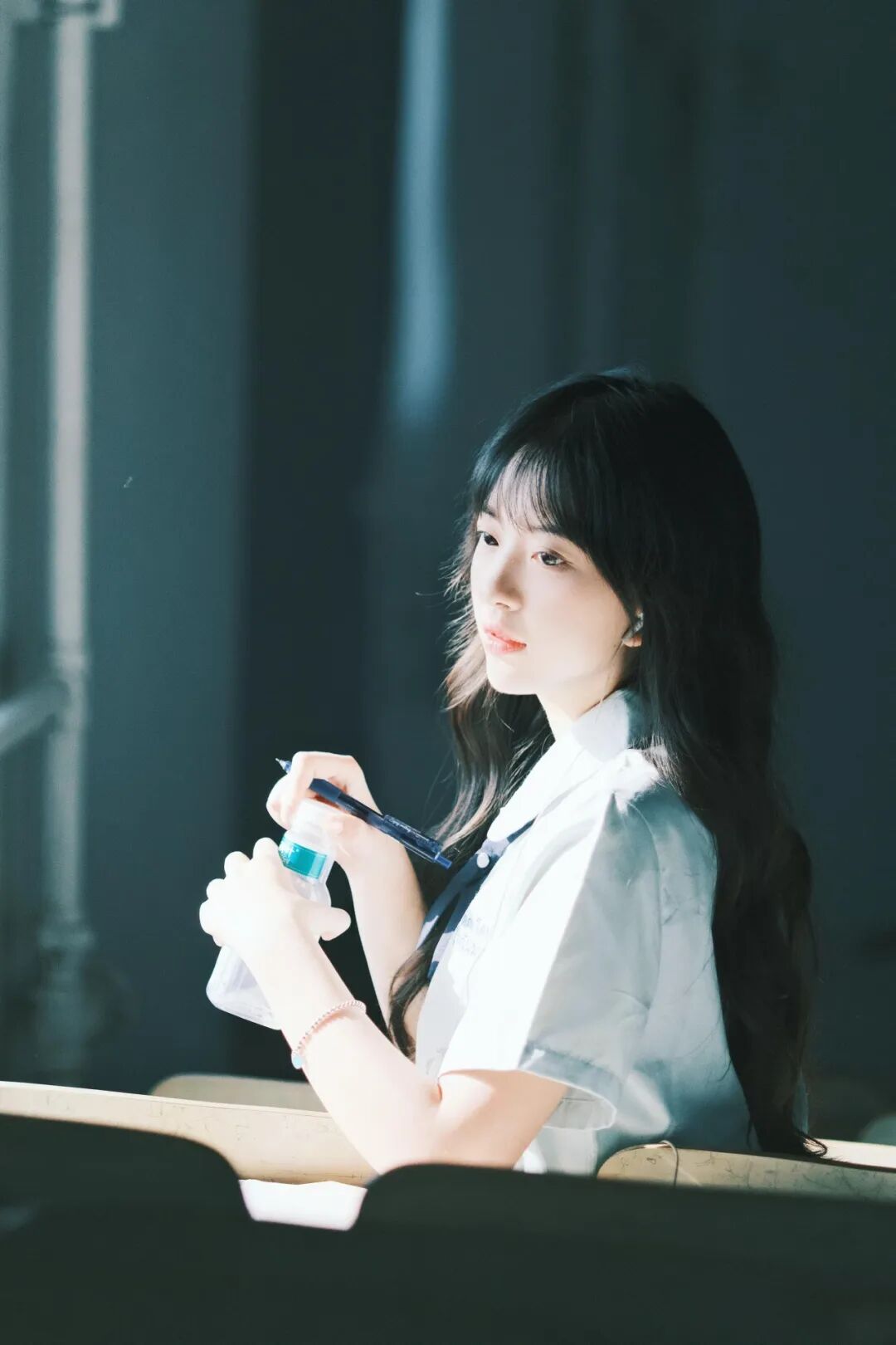 校园感写真｜教室与光，是青春写真最好的滤镜-第2张图片-风享汇