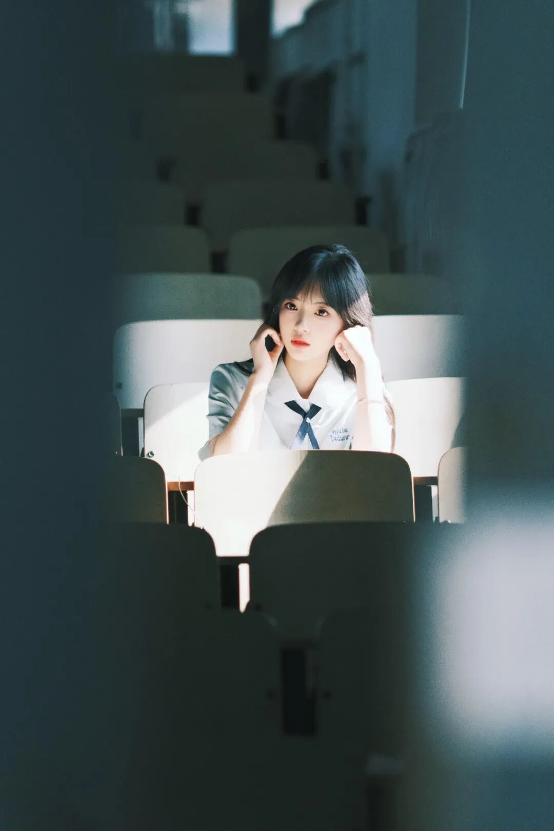 校园感写真｜教室与光，是青春写真最好的滤镜-第7张图片-风享汇
