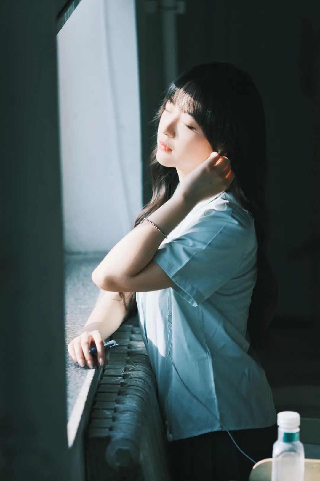 校园感写真｜教室与光，是青春写真最好的滤镜-第10张图片-风享汇
