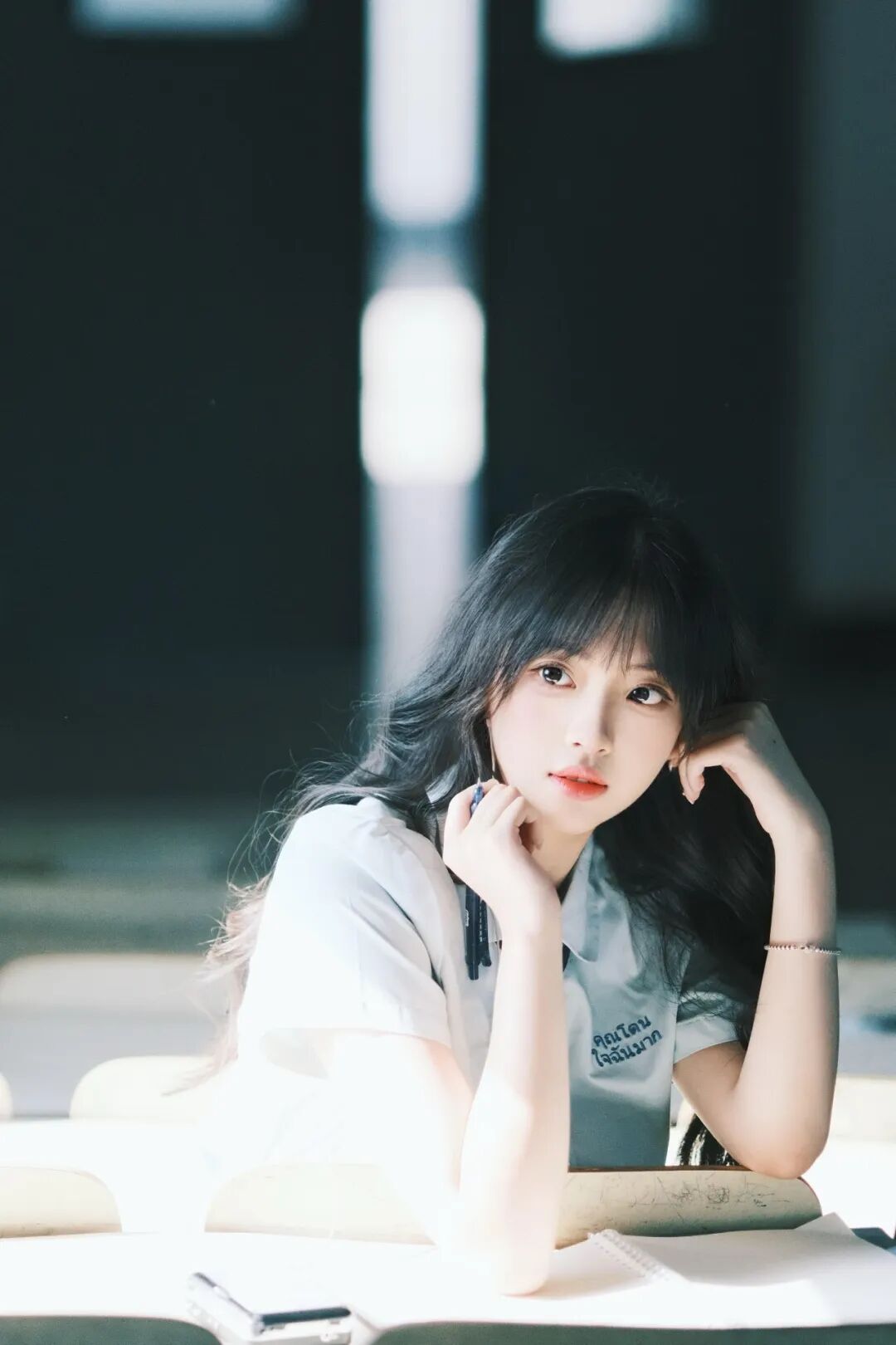 校园感写真｜教室与光，是青春写真最好的滤镜-第9张图片-风享汇