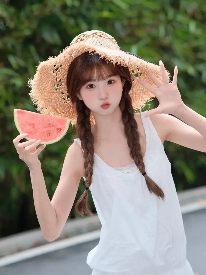 夏日清透感写真怎么拍？这10个甜妹姿势清爽又上镜-第4张图片-风享汇