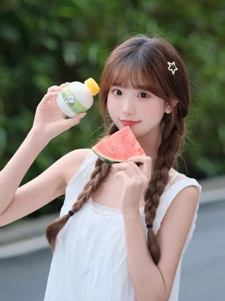 夏日清透感写真怎么拍？这10个甜妹姿势清爽又上镜-第5张图片-风享汇
