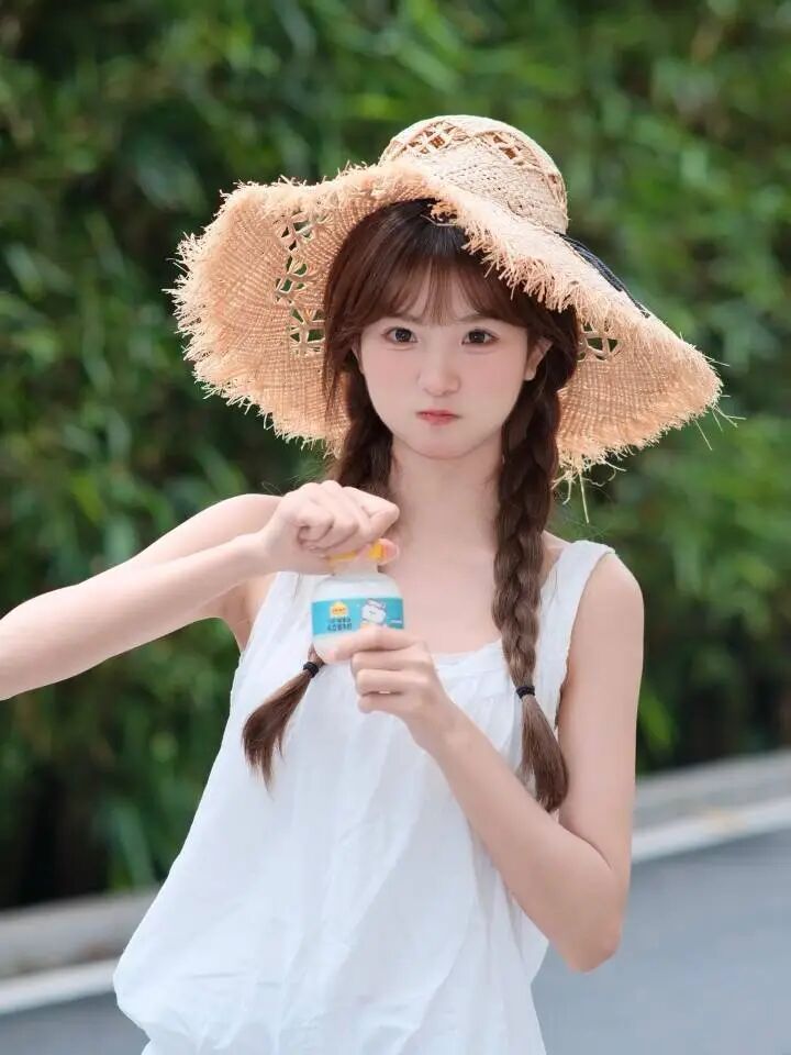 夏日清透感写真怎么拍？这10个甜妹姿势清爽又上镜-第7张图片-风享汇