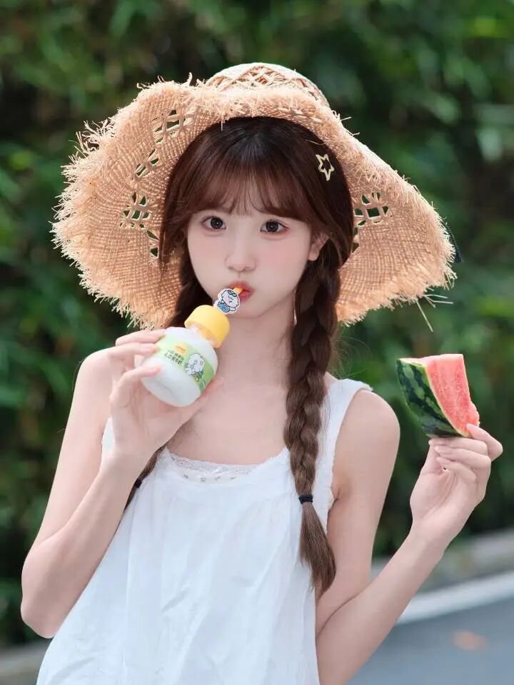 夏日清透感写真怎么拍？这10个甜妹姿势清爽又上镜-第11张图片-风享汇