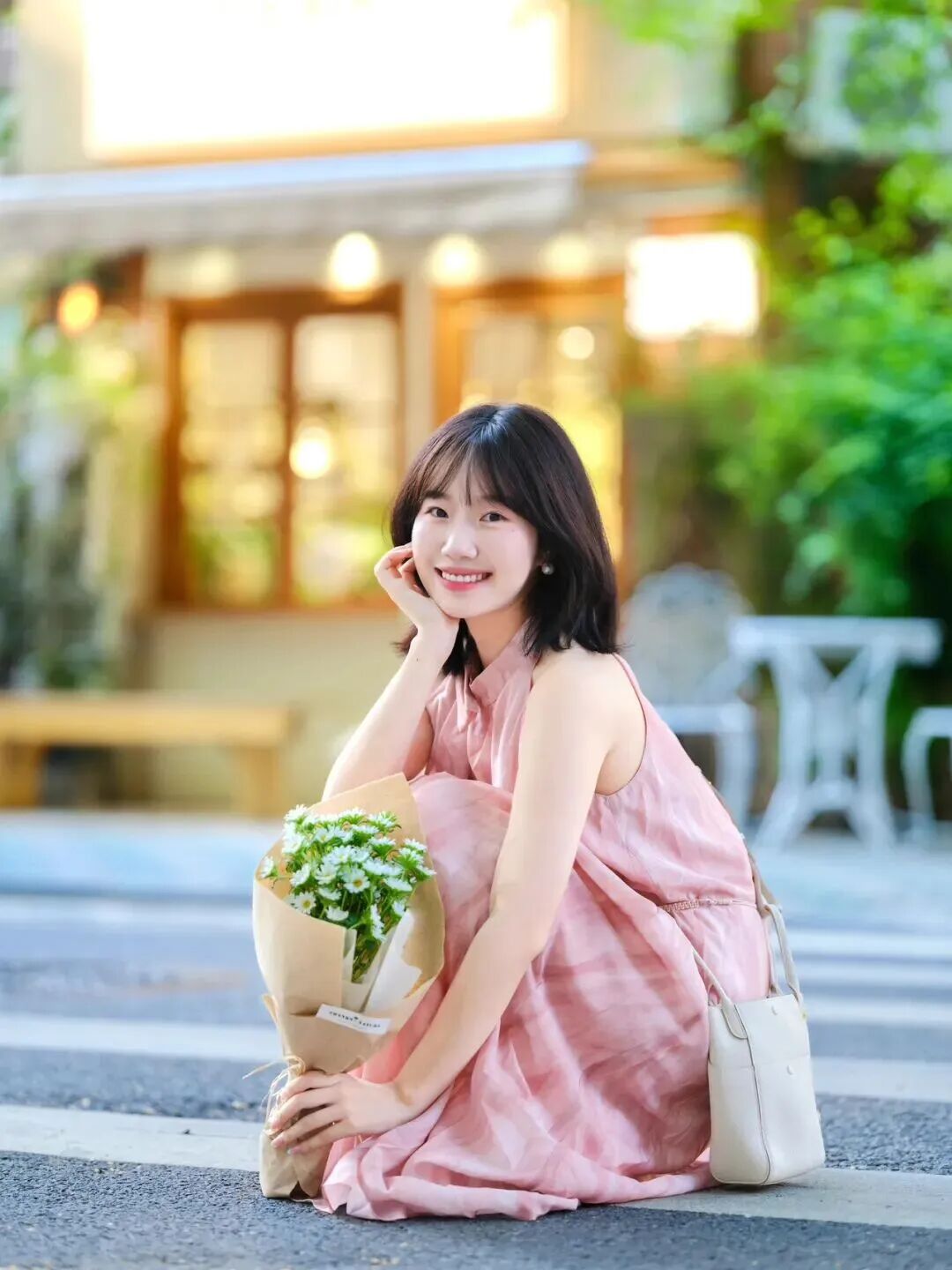 街边小店拍照｜7 个松弛姿势，逛街随手出片-第5张图片-风享汇