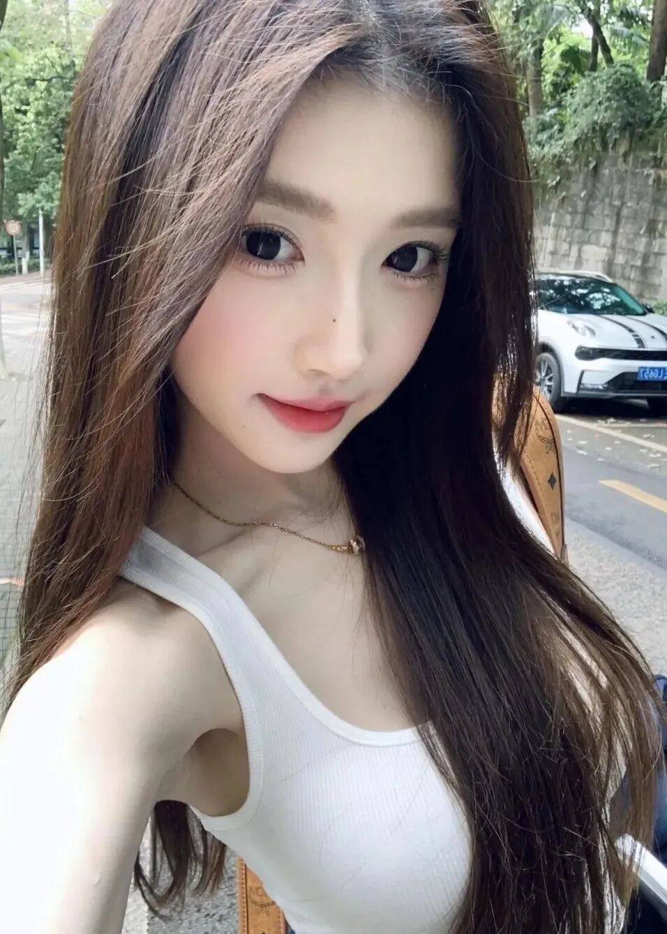 路边随手拍也能出片！8 个超实用的街头拍照姿势技巧-第8张图片-风享汇