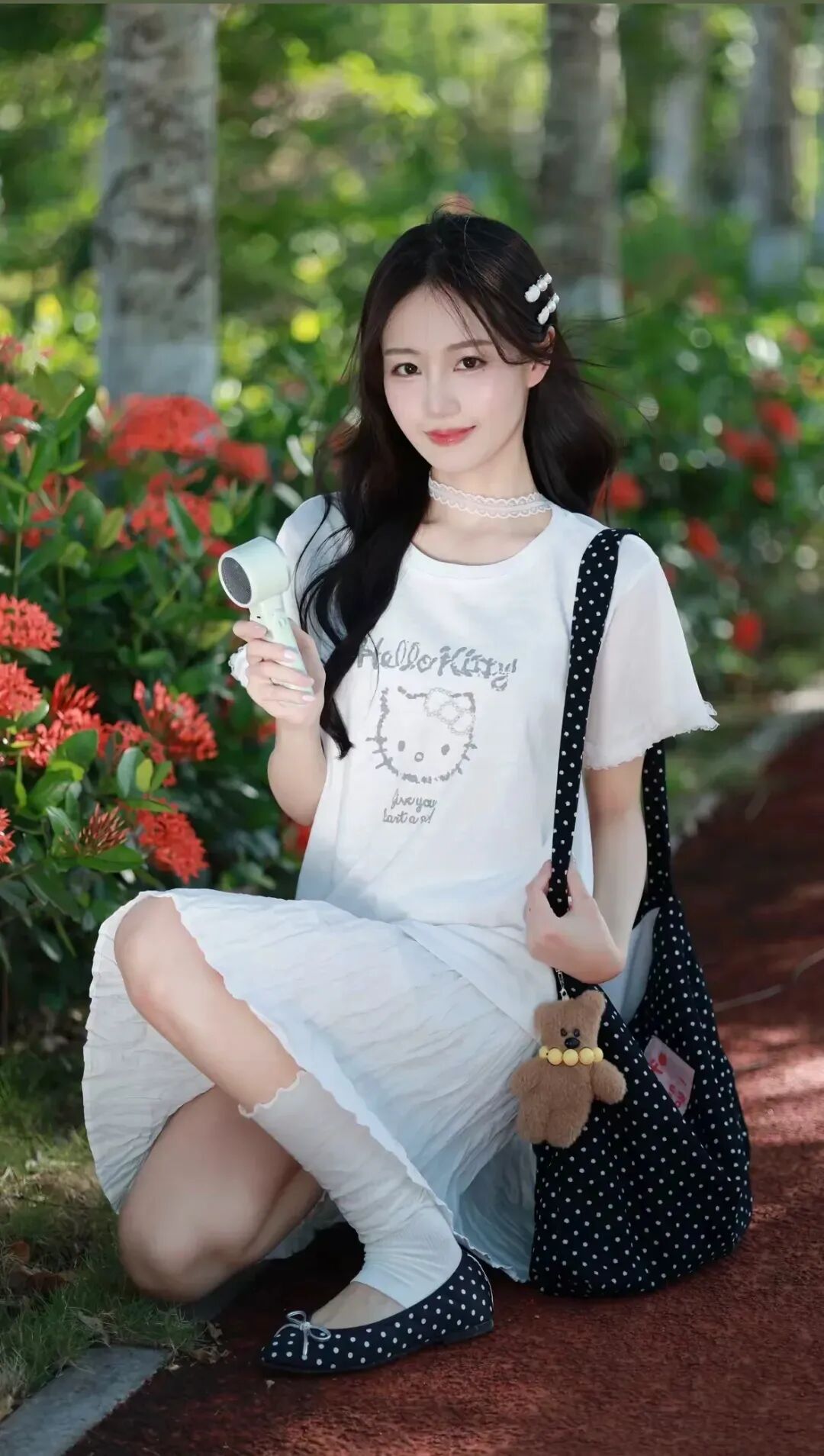 公园出片全指南：7 个简单姿势，普通人也能拍出松弛感照片-第4张图片-风享汇