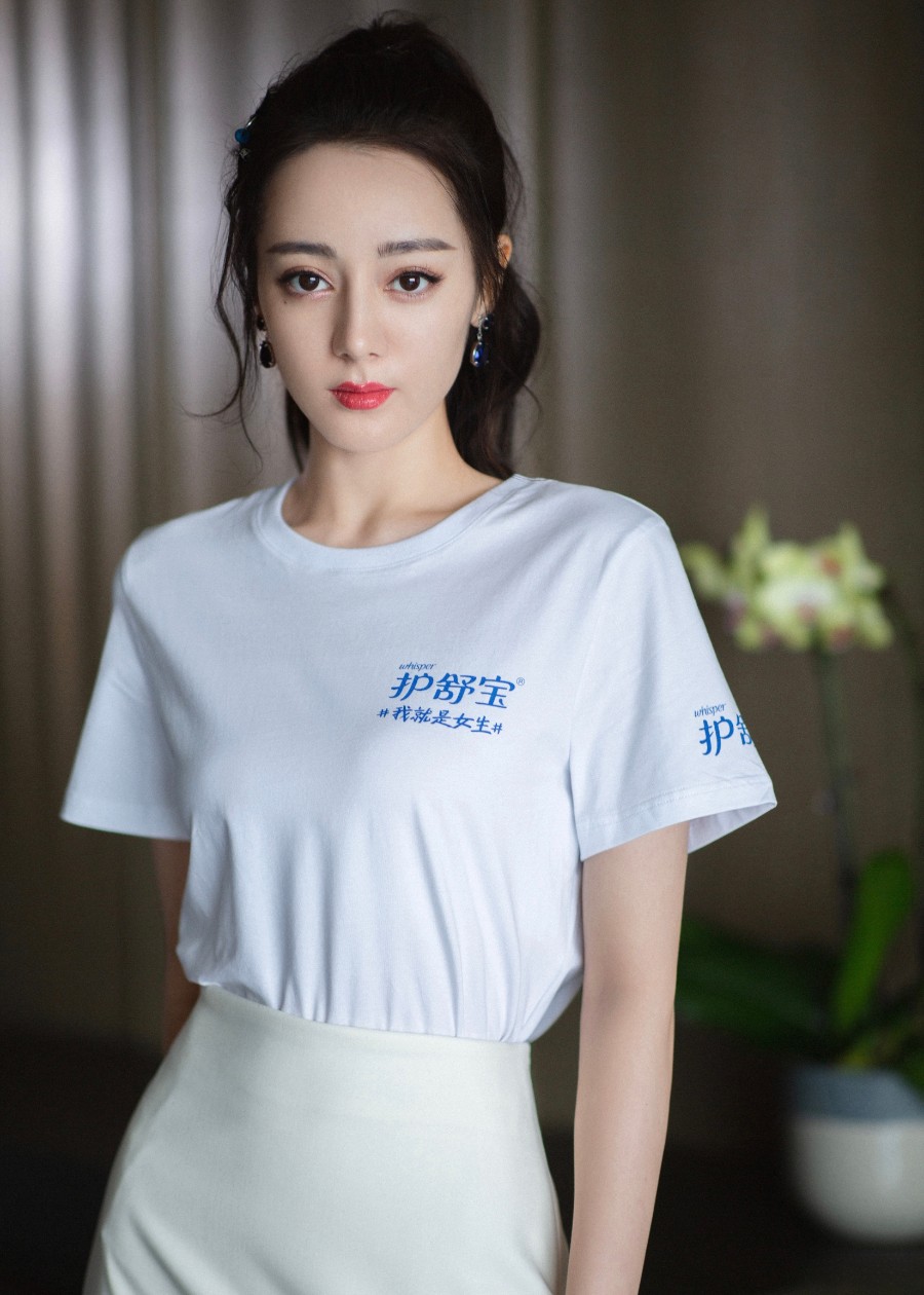 迪丽热巴这双腿纤细笔直，真是人间腿精，美到犯规！-第7张图片-风享汇