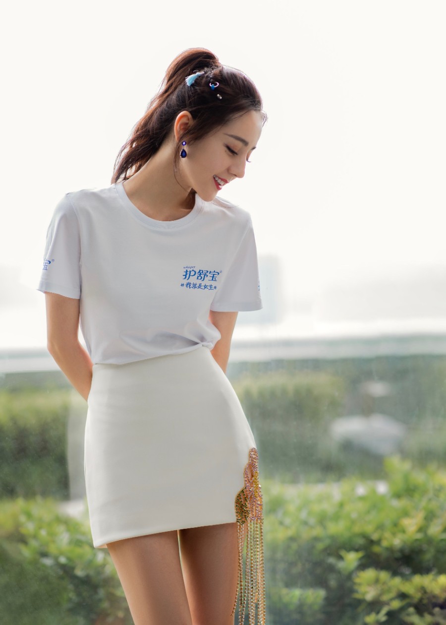 迪丽热巴这双腿纤细笔直，真是人间腿精，美到犯规！-第6张图片-风享汇