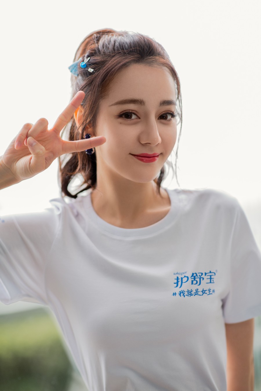 迪丽热巴这双腿纤细笔直，真是人间腿精，美到犯规！-第11张图片-风享汇