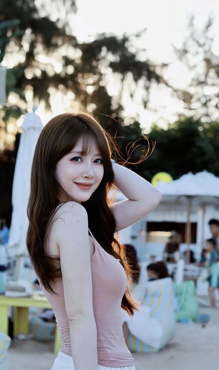 裸粉吊带配白短裤，海边拍照这7个姿势直接出片-第2张图片-风享汇