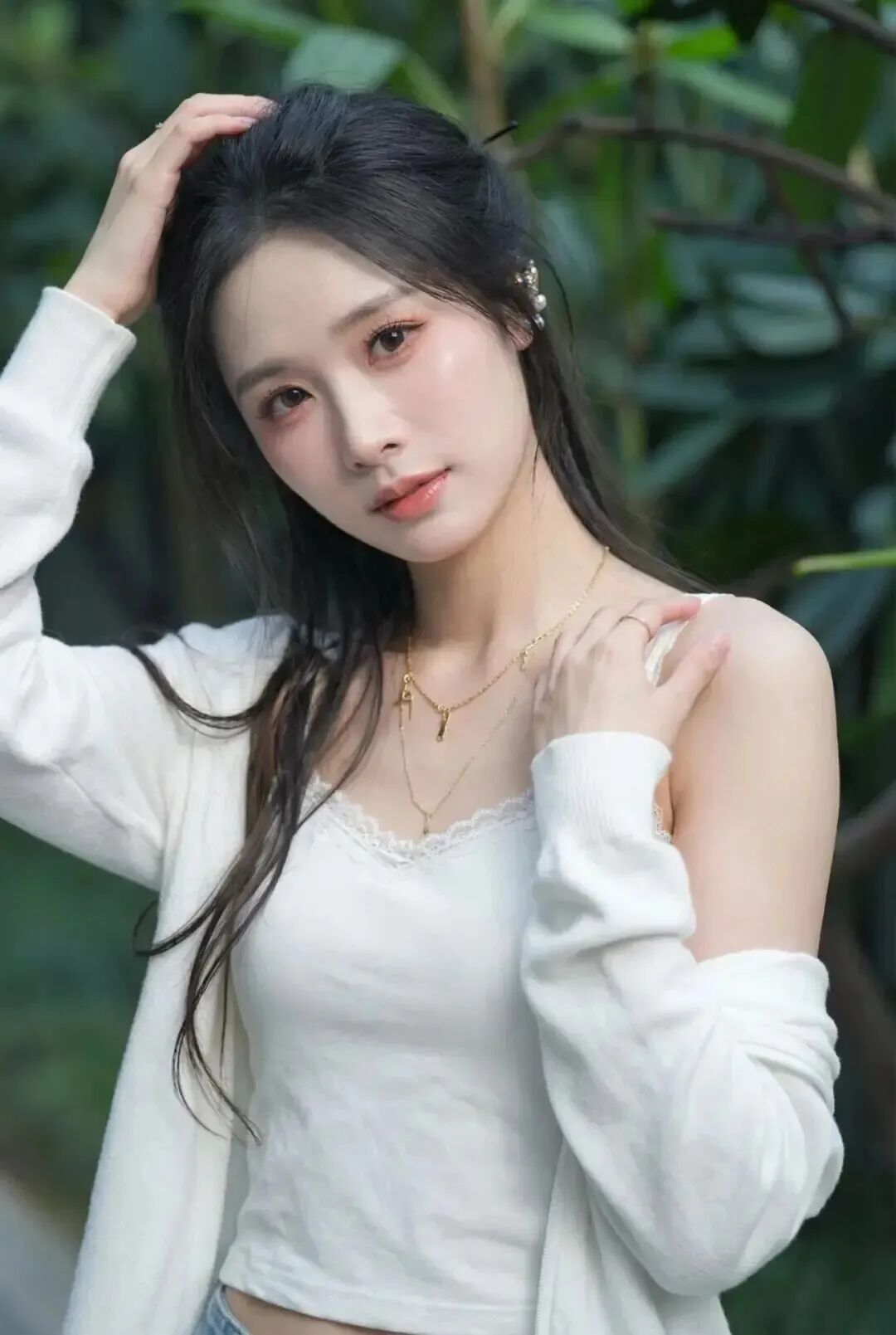 白吊带配牛仔裤，怎么拍才不像游客照？-第6张图片-风享汇