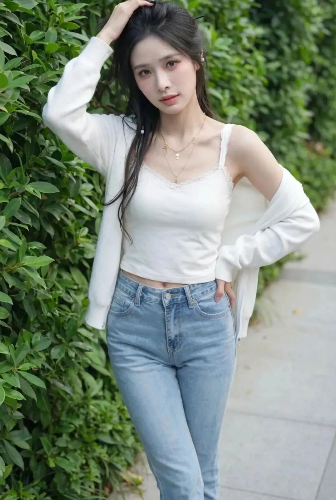 白吊带配牛仔裤，怎么拍才不像游客照？-第9张图片-风享汇