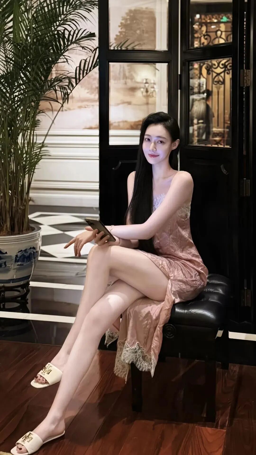 女生坐姿拍照秘籍｜解锁蕾丝裙显高显腿长正确拍法-第6张图片-风享汇