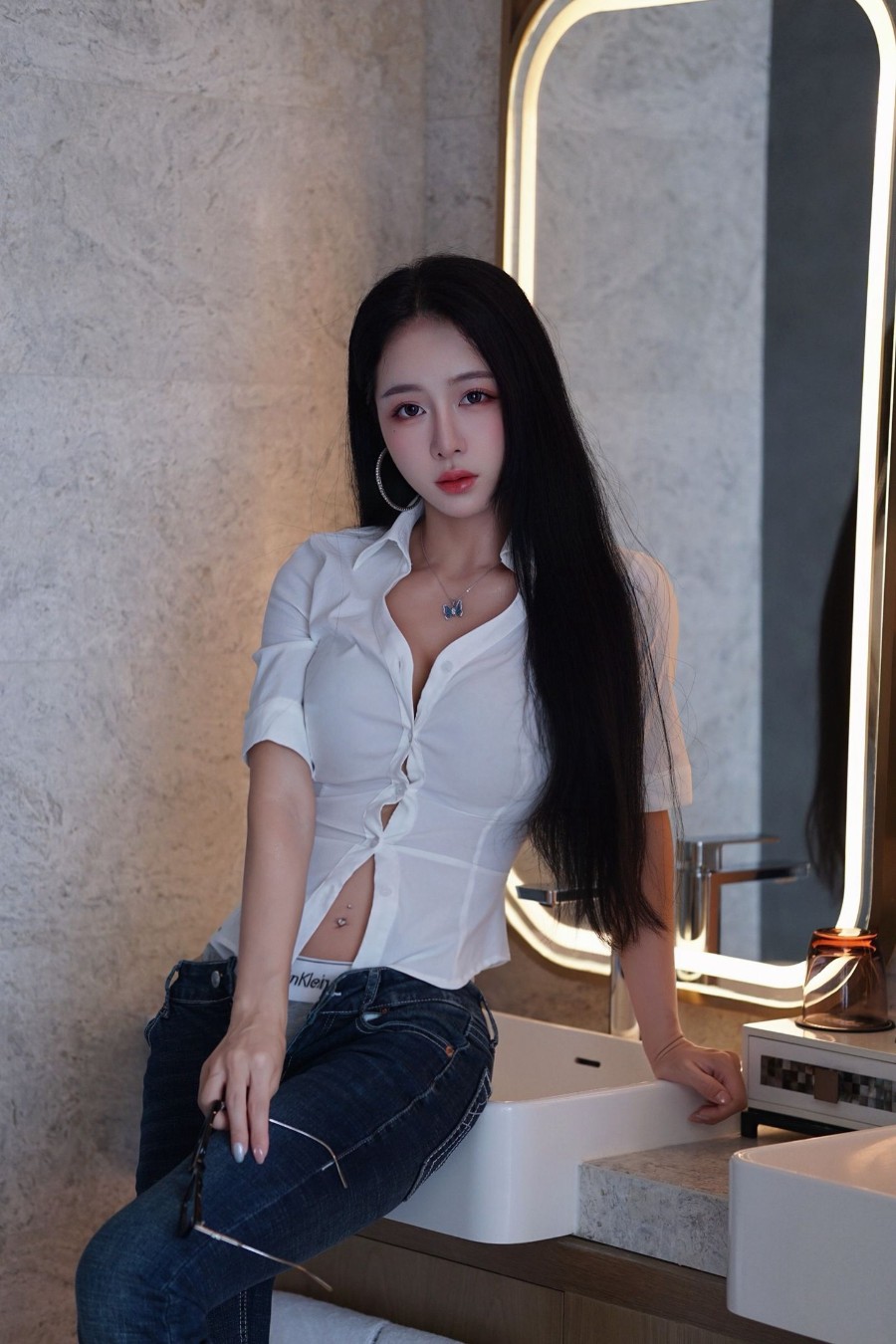 白衬衫牛仔｜浴室氛围感写真-第5张图片-风享汇