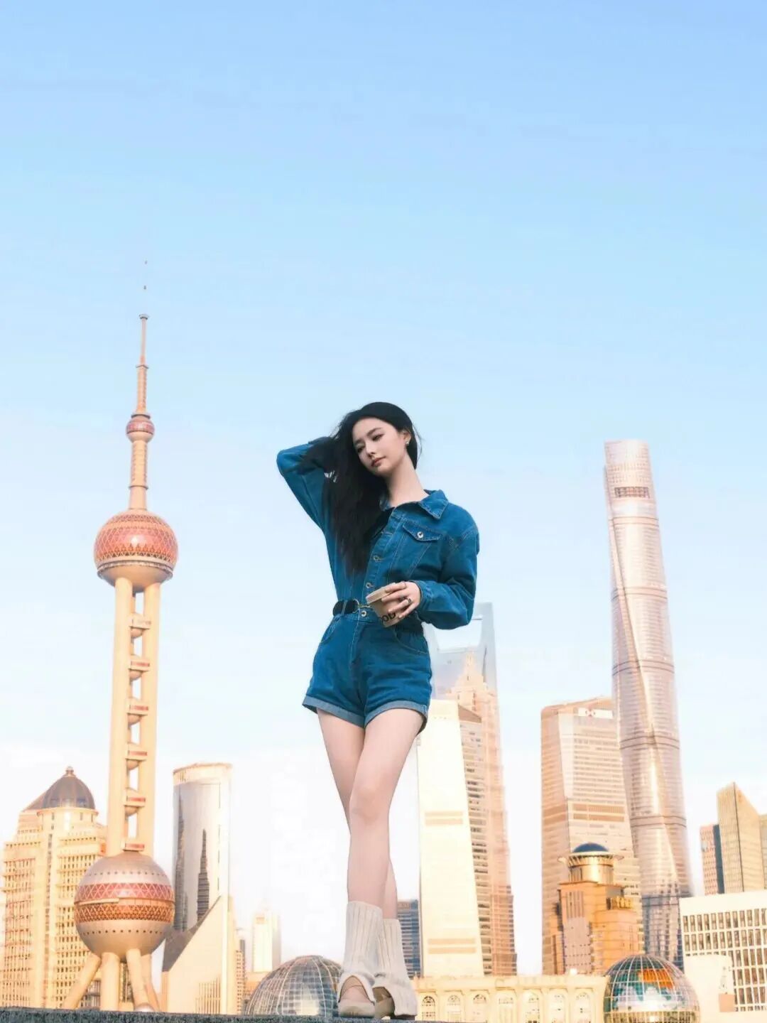 外滩拍照全攻略:9个万能姿势,教你拍出大长腿-第10张图片-风享汇 外滩拍照全攻略:9个万能姿势,教你拍出大长腿-第10张图片-风享汇
