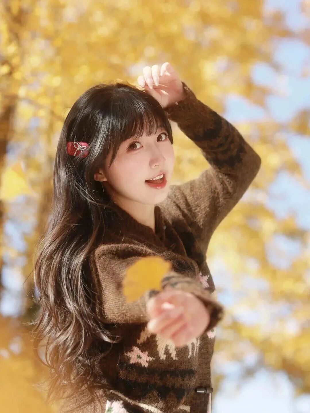 秋日银杏林拍照指南｜9 个姿势教你拍出氛围感大片-第8张图片-风享汇