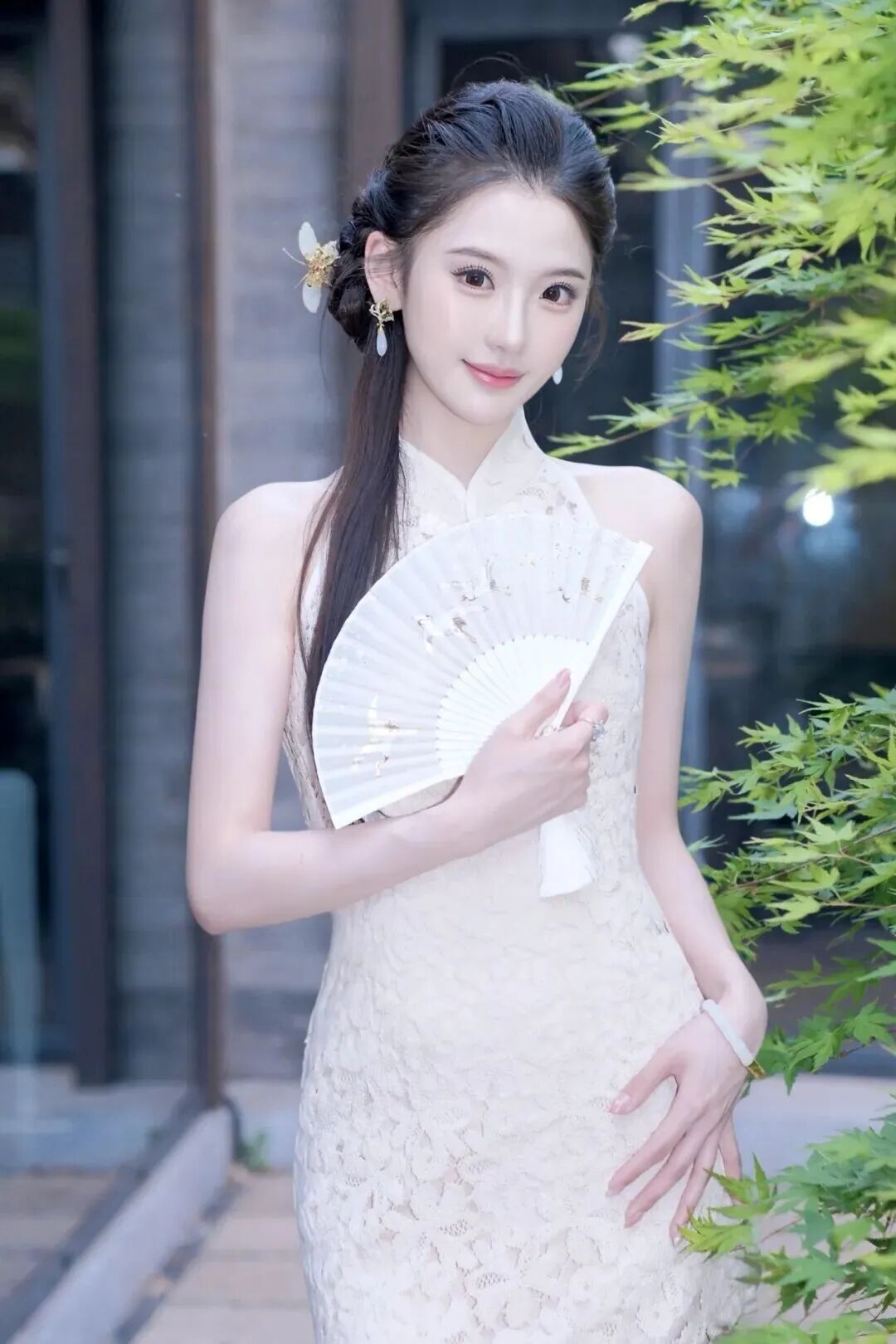 旗袍拍照这样摆：7个姿势拍出温婉好身材，显瘦又有气质-第5张图片-风享汇