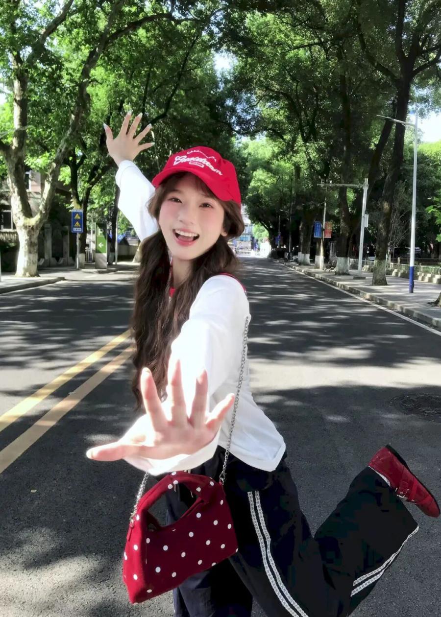9个街头拍照姿势，运动风也能拍出元气大片，显腿长又上镜-第4张图片-风享汇