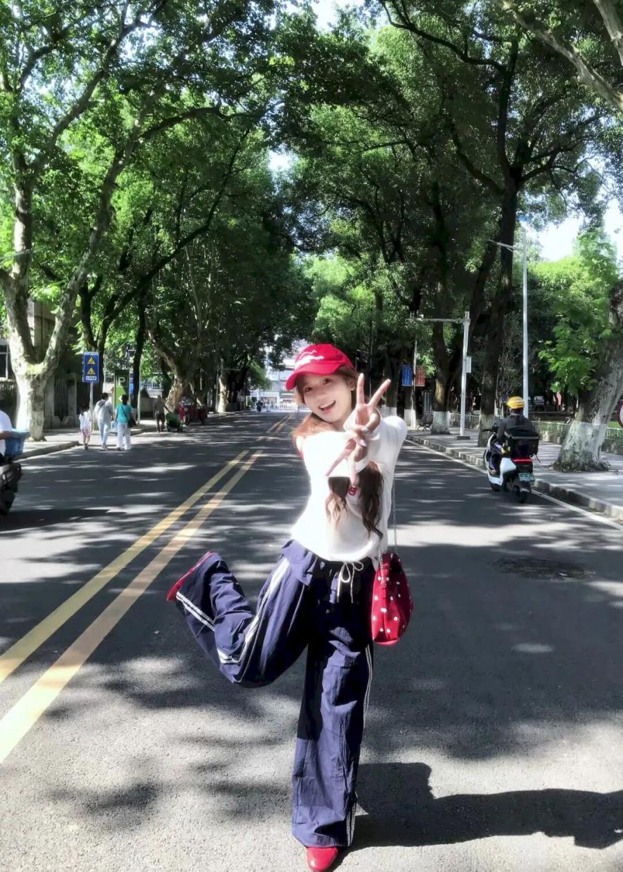 9个街头拍照姿势，运动风也能拍出元气大片，显腿长又上镜-第6张图片-风享汇