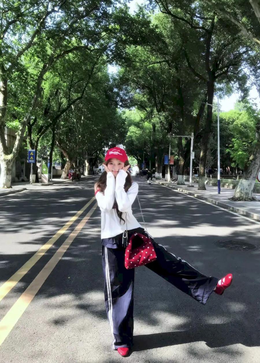 9个街头拍照姿势，运动风也能拍出元气大片，显腿长又上镜-第7张图片-风享汇