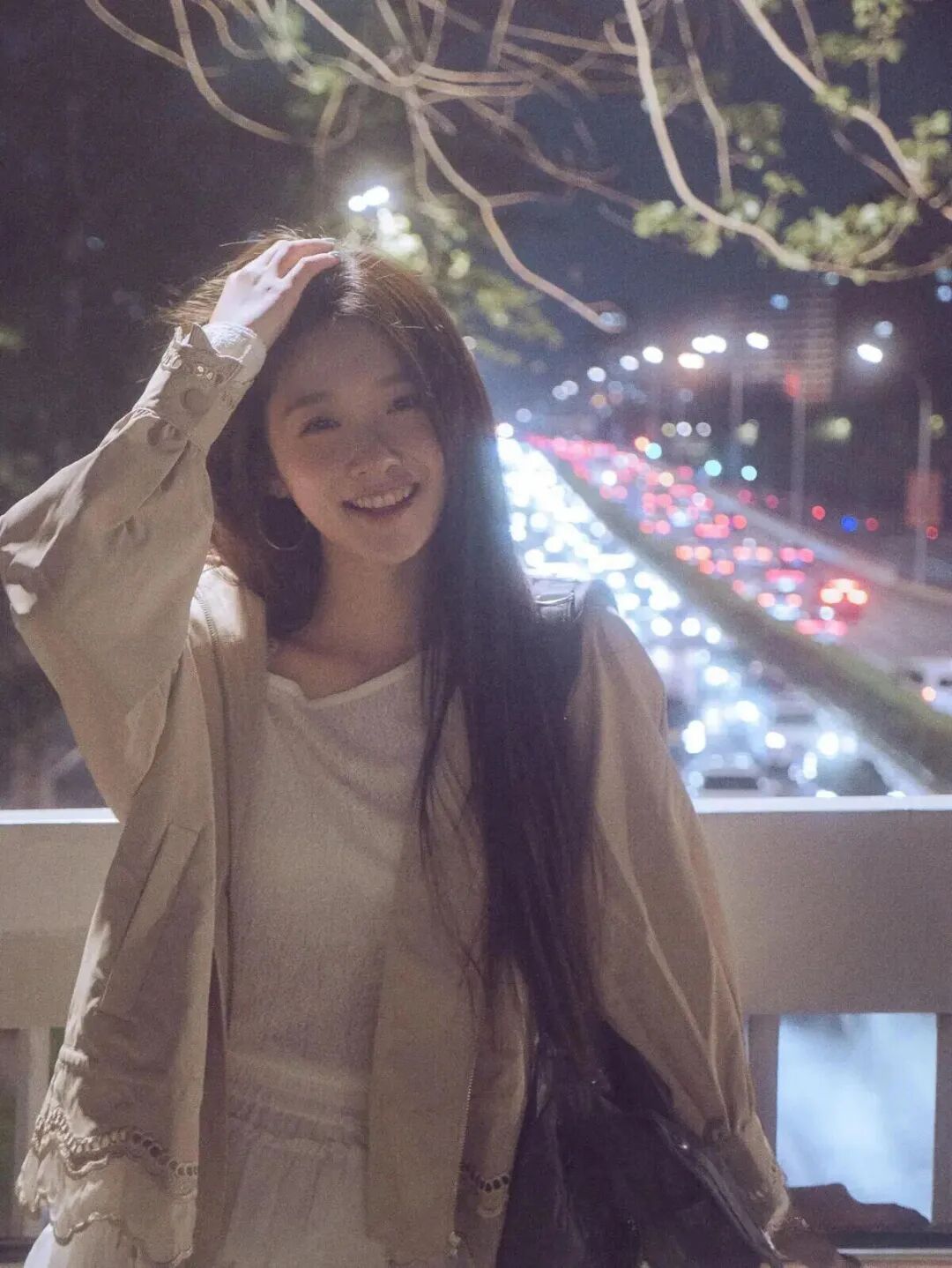 天桥夜景拍照指南：10个姿势，普通人也能拍出电影感-第6张图片-风享汇