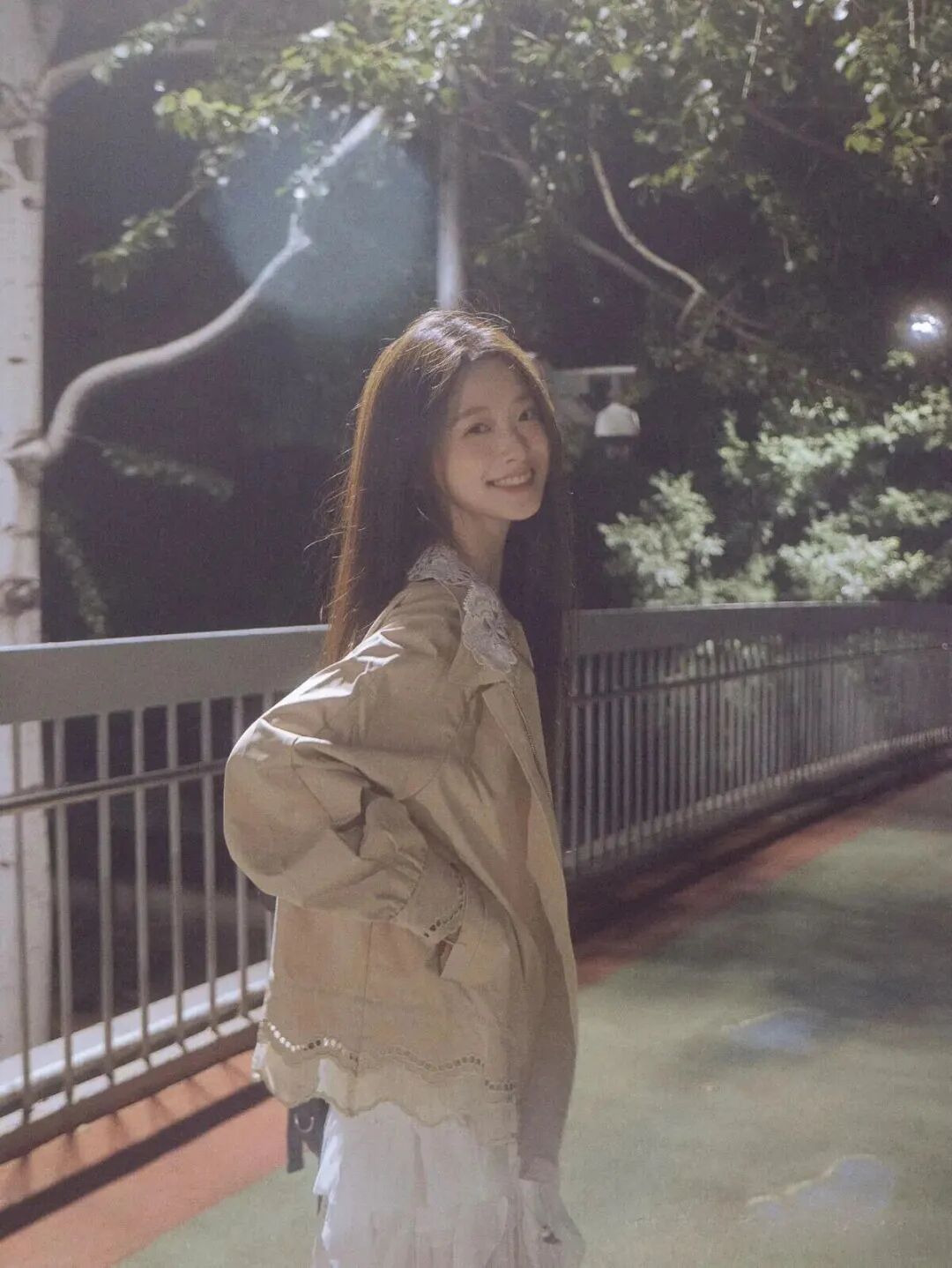 天桥夜景拍照指南：10个姿势，普通人也能拍出电影感-第9张图片-风享汇
