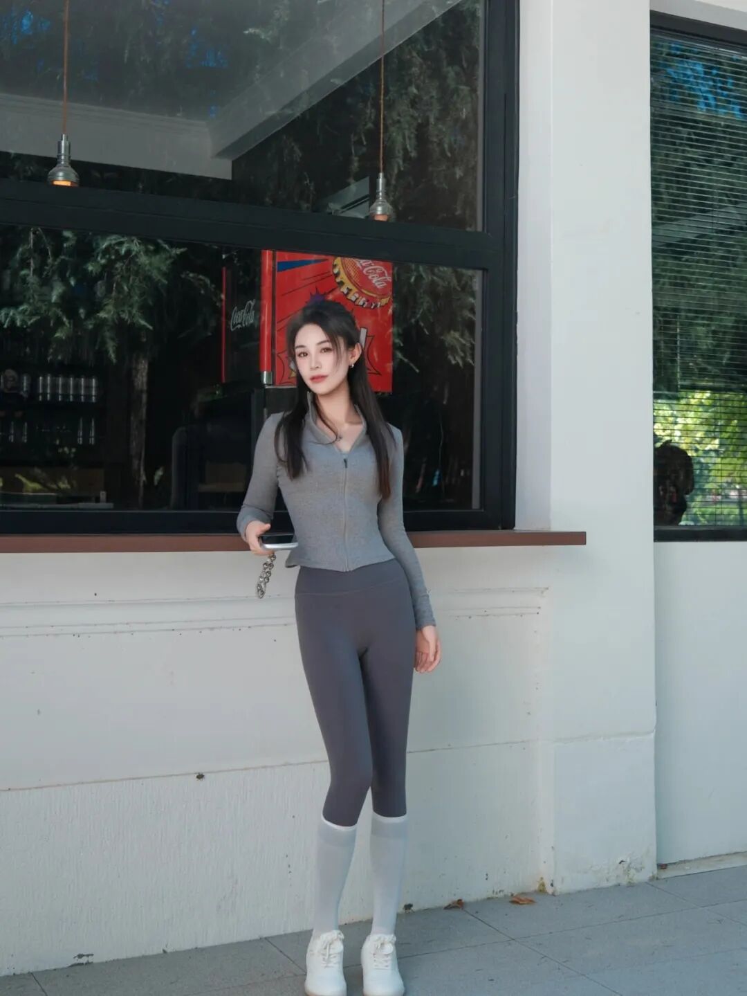 瑜伽服拍照｜7个姿势教你穿出好身材、拍出高级感-第3张图片-风享汇