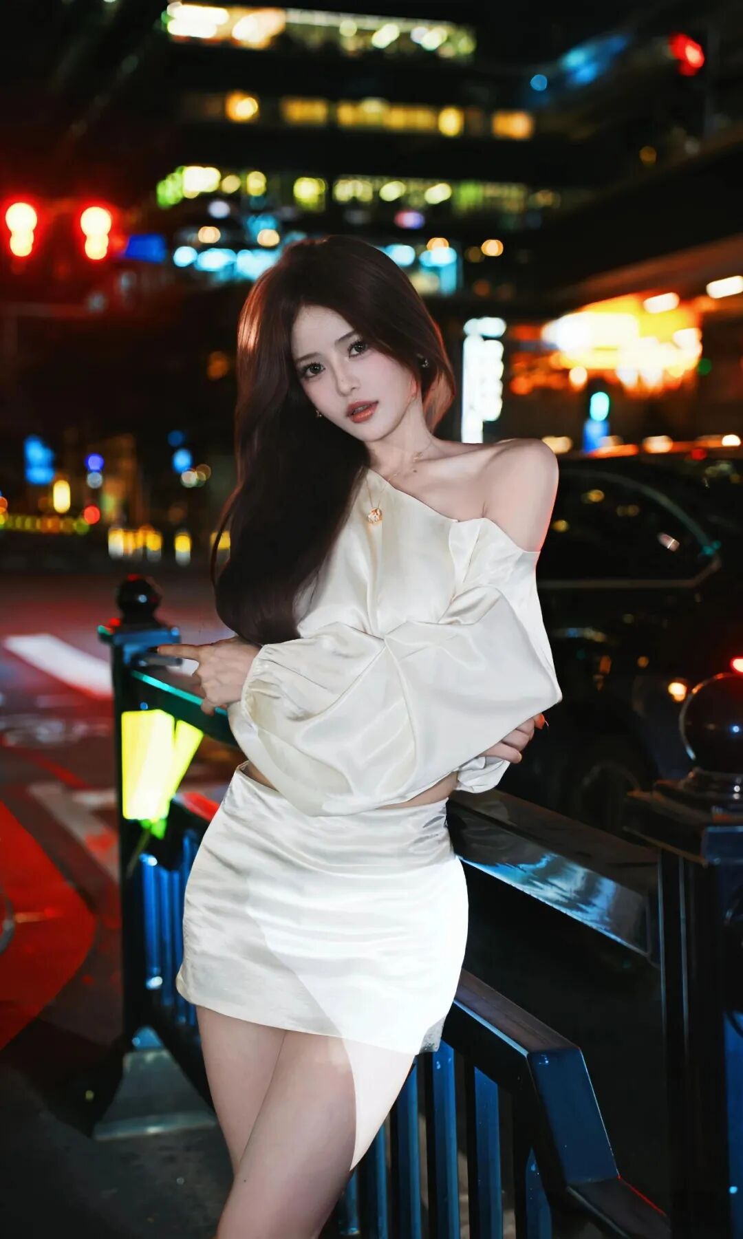 夜景街拍不会摆？九个姿势教你拍出大长腿-第8张图片-风享汇