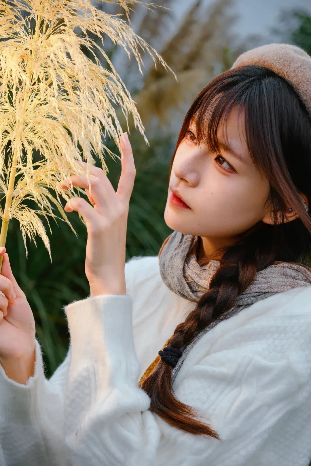 普通人拍芦苇写真：9 个姿势，显瘦又上镜-第6张图片-风享汇
