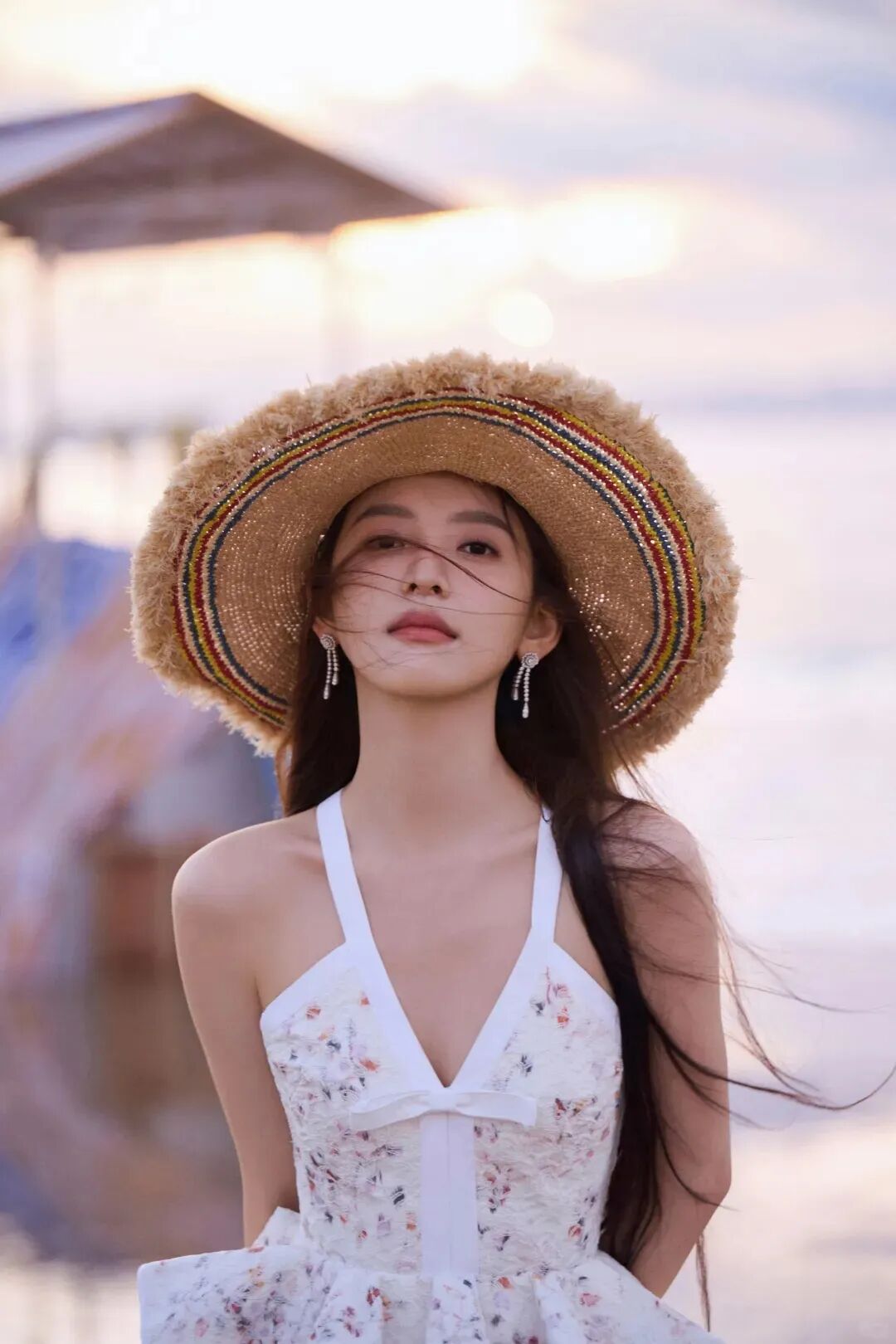 穿碎花白裙去海边｜9 个出片技巧，拍出满屏浪漫感-第10张图片-风享汇