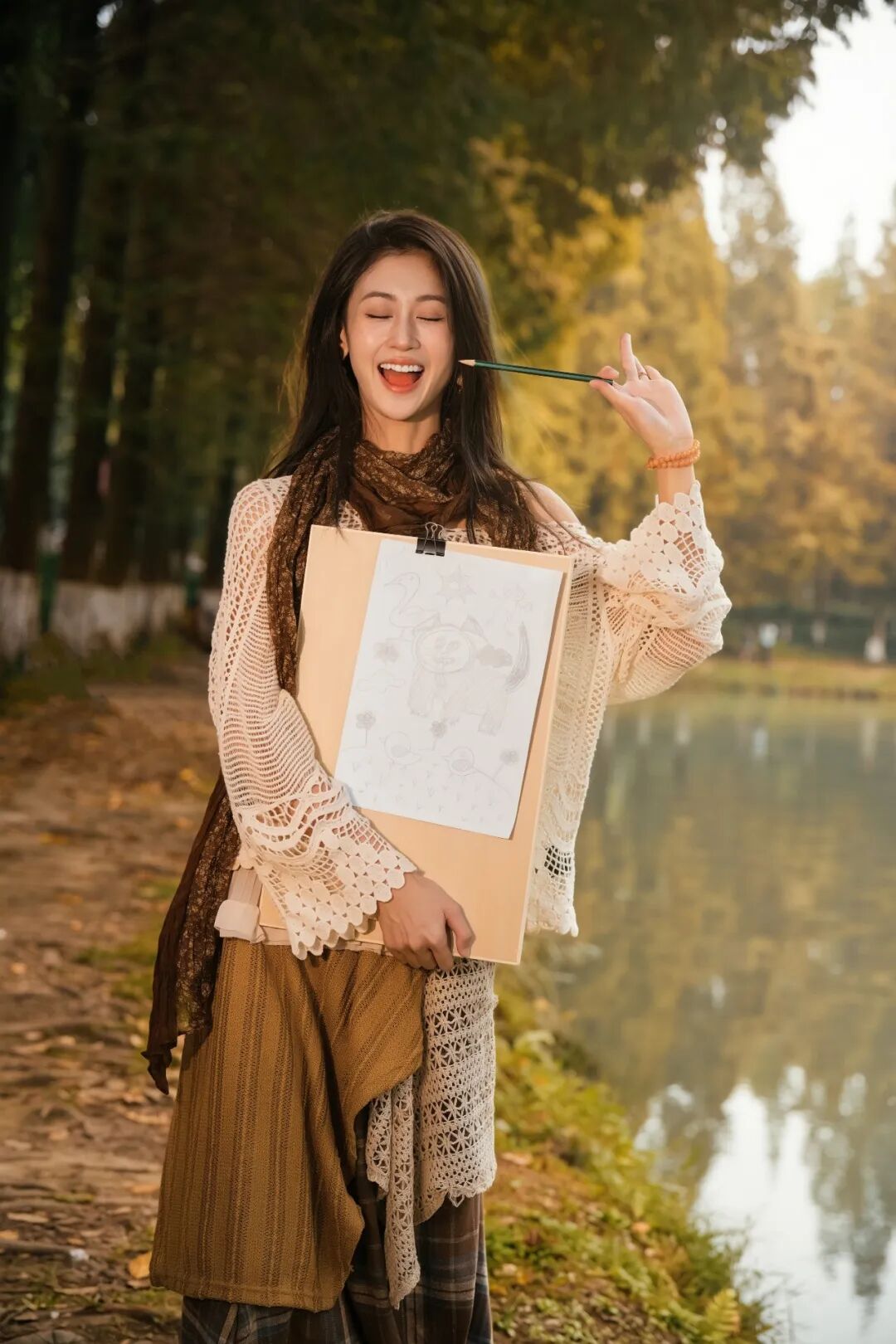 森系松弛感穿搭拍照全攻略：姿势 + 场景巧利用，普通人也能拍出林间氛围感大片-第3张图片-风享汇