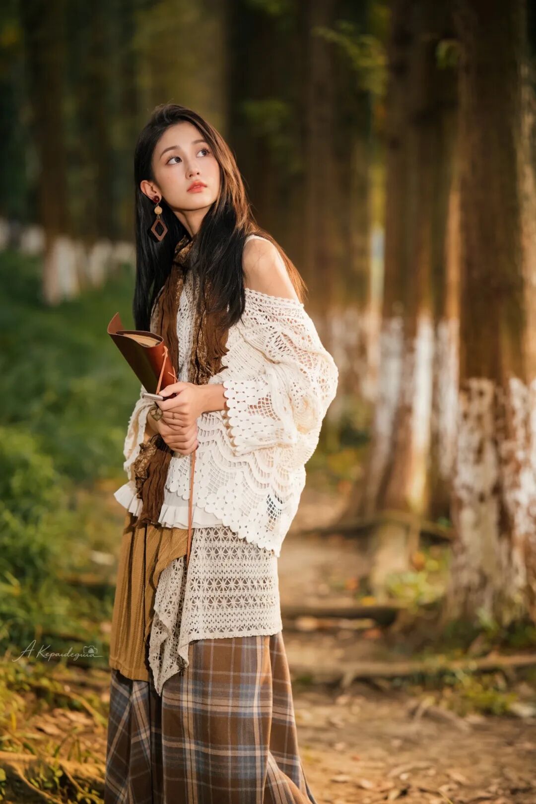 森系松弛感穿搭拍照全攻略：姿势 + 场景巧利用，普通人也能拍出林间氛围感大片-第10张图片-风享汇